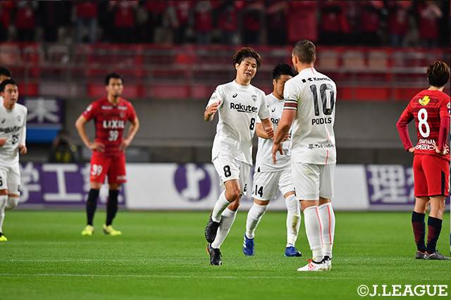 ルーカス　ポドルスキ（♯10）の絶妙な浮き球パスを三田　啓貴（＃8）が頭で押し込み神戸が先制！【明治安田Ｊ１ 第10節 鹿島vs神戸】