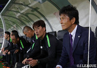 首位を快走する広島を率いる城福　浩監督。かつて指揮をとったFC東京との対戦となった【明治安田Ｊ１ 第10節 FC東京vs広島】