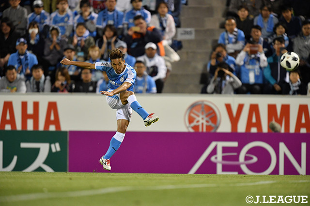 ケガで欠場の中村　俊輔に代わってセットプレーのキッカーを務めた田口　泰士（磐田）【明治安田Ｊ１ 第10節 磐田vs長崎】