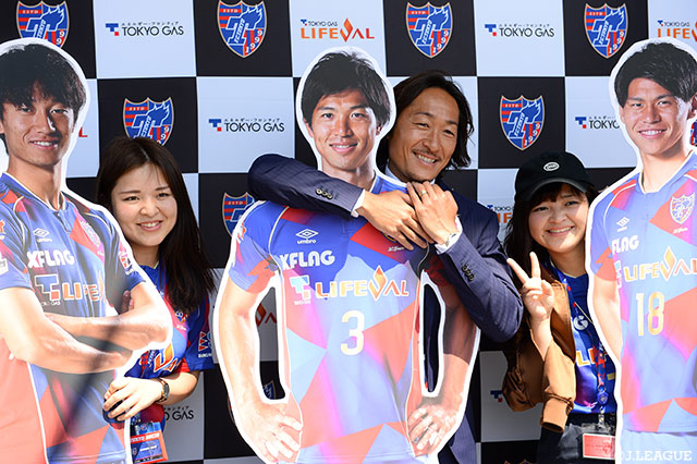 選手たちのパネルを前に石川 直宏さんも思わず！【明治安田Ｊ１ 第11節 FC東京vs名古屋】