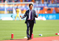 前節の敗戦を忘れさせるような快勝に城福監督もこのガッツポーズ！【明治安田Ｊ１ 第11節 長崎vs広島】