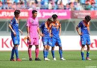 連勝が止まった長崎。さらなる躍進が期待されただけに選手たちは肩を落とした【明治安田Ｊ１ 第11節 長崎vs広島】