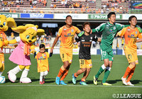 ホームで久々の勝利を挙げた清水。試合後はお待ちかねの勝ちロコ！【明治安田Ｊ１ 第11節 清水vs柏】