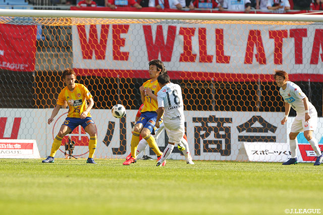 78分、チャナティップが左足で速い振りのシュートを放ち札幌が勝ち越しに成功！【明治安田Ｊ１ 第11節 仙台vs札幌】