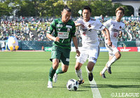 得点源の田中 パウロ淳一(岐阜)だが、相手の厳しいマークに遭い4試合得点から遠ざかっている【明治安田J2 第11節 岐阜vs金沢】