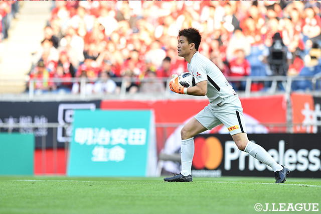 この日がＪ１通算400試合目の出場となった西川　周作（浦和）【明治安田Ｊ１ 第11節 浦和vs湘南】