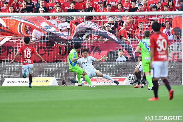 ミキッチのクロスを石川　俊輝が流し込み、湘南が先制！【明治安田Ｊ１ 第11節 浦和vs湘南】