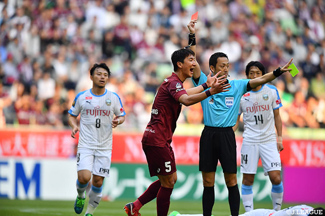 同点に追いついた直後、2枚目のイエローをもらってしまいチョン ウヨンが退場【明治安田Ｊ１ 第11節 神戸vs川崎Ｆ】