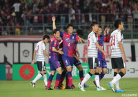 セットプレーの流れでゴール前に詰めていた濱田 水輝(岡山/#4)が押し込み、逆転に成功【明治安田J2 第11節 岡山vs熊本】
