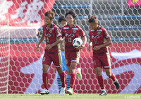 琉球は富樫 佑太（左）が2ゴールと気迫のこもったプレーを見せたが…【明治安田Ｊ３ 第8節 YS横浜vs琉球】