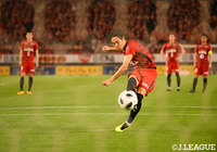 この日がＪ１通算250試合目の出場となった金崎　夢生（鹿島）がPKを沈めてすぐさま勝ち越し！【明治安田Ｊ１ 第12節 鹿島vs長崎】