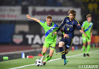 高山　薫（湘南）と伊東　純也（柏）、スピード自慢同士のマッチアップ【明治安田Ｊ１ 第12節 湘南vs柏】