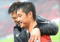 4試合ぶりに白星を手にし、笑顔を見せる小笠原　満男（鹿島）【明治安田Ｊ１ 第12節 鹿島vs長崎】