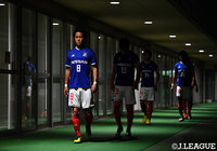 ロッカールームからピッチへと向かう中町　公祐（横浜FM）【明治安田Ｊ１ 第12節 横浜FMvs磐田】