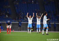 苦手とする日産スタジアムで勝利を手にし、ガッツポーズを見せる磐田の選手たち【明治安田Ｊ１ 第12節 横浜FMvs磐田】