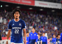 ミスからの失点が止まらない横浜FM、3失点の黒星で中澤　佑二は悔し気な表情を見せる【明治安田Ｊ１ 第12節 横浜FMvs磐田】