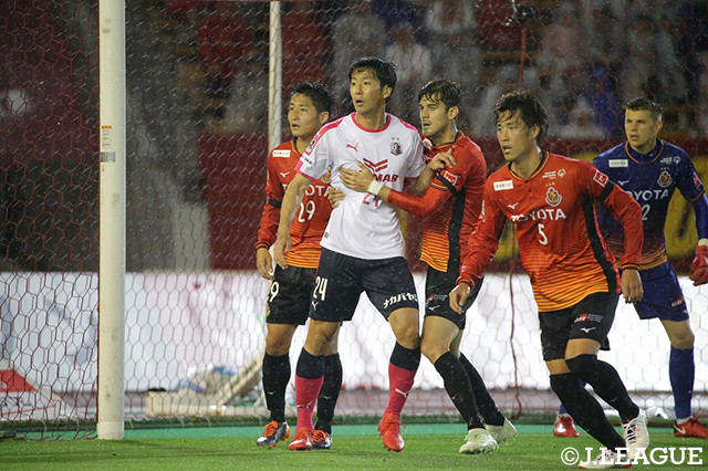 負傷した清武　弘嗣に代わって出場した山村　和也は前半に決定機も迎えたが、決めきることができず【明治安田Ｊ１ 第12節 名古屋vsＣ大阪】