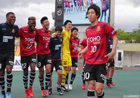 勝利の立役者、橋本 拓（#10）のオリジナルダンスとともに勝利を喜ぶ福島の選手たち【明治安田Ｊ３ 第9節 福島vs富山】