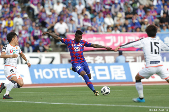 ジュニオール バホスの強烈なシュートがニアサイドを撃ち抜き、甲府が先制点をゲット！【明治安田Ｊ２ 第12節 甲府vs山口】