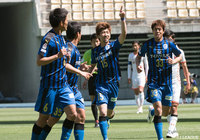 競り合いでこぼれたボールを拾い、そのまま先制ゴールを決めた清本 拓己（大分/#15）【明治安田Ｊ２ 第12節 大分vs大宮】