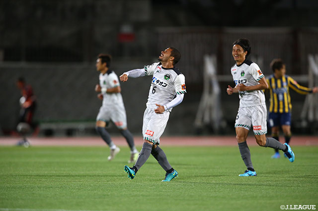 先制ゴールのサムエル アウベス（相模原）。Ｊ初得点にガッツポーズ【明治安田Ｊ３ 第9節 群馬vs相模原】