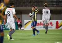 18分、岡田 翔平が左足を振り抜き豪快なシュートを決め、群馬が同点に追いつく！【明治安田Ｊ３ 第9節 群馬vs相模原】