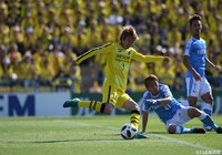 ゴールを狙う伊東 純也（柏）。先制ゴールをアシストするも勝利に導くことはできず【明治安田Ｊ１ 第13節 柏vs磐田】