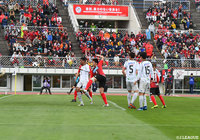 左サイドのクロスからゴール前に流れたボールを深井 一希が押し込み、ホームの札幌が先制ゴールを獲得した【明治安田Ｊ１ 第13節 札幌vsＧ大阪】