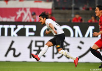 前節2得点を挙げた興梠 慎三（浦和）は、積極的にシュートを放つもチャンスを決めきれず【明治安田Ｊ１ 第13節 鹿島vs浦和】