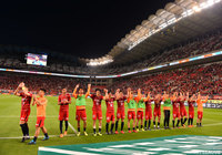 両チームのサポーターで真っ赤に染まった県立カシマサッカースタジアム。結果は、1-0とホーム鹿島が今季初の連勝を遂げた【明治安田Ｊ１ 第13節 鹿島vs浦和】