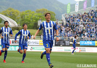 先制ゴールを決め、笑顔を見せる栗山　直樹（山形）【明治安田Ｊ２ 第13節 山形vs讃岐】