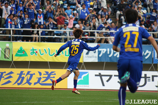 汰木　康也（山形／＃25）の今季初ゴールは勝利を決定的にする追加点！【明治安田Ｊ２ 第13節 山形vs讃岐】