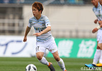 再三のセットプレーやクロスで攻撃をけん引した佐々木　匠（讃岐）【明治安田Ｊ２ 第13節 山形vs讃岐】