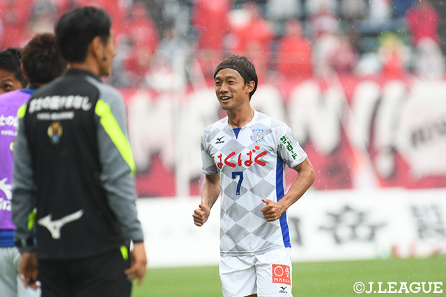 堀米　勇輝（甲府）は芸術的なループシュートでネットを揺らし、チームの2点目を記録【明治安田Ｊ２ 第13節 熊本vs甲府】