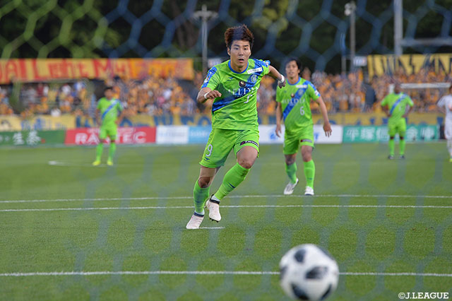 イ ジョンヒョプが自ら得たPKを決め、湘南が1点を返す【明治安田Ｊ１ 第13節 湘南vs仙台】