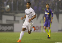 ウェリントンのヘディングシュートは惜しくもゴール右へと外れる【明治安田Ｊ１ 第13節 広島vs神戸】