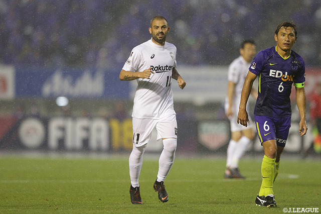 レアンドロの至近距離からのシュートは林 卓人のビックセーブに阻まれゴールならず【明治安田Ｊ１ 第13節 広島vs神戸】