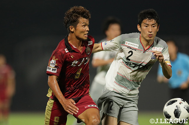 ミドルシュートなどで秋田ゴールを脅かした富樫　佑太（琉球）【明治安田Ｊ３ 第10節 琉球vs秋田】