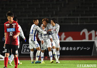 曽根田　穣（＃24）のダメ押しゴールで快勝した甲府は、1試合を残してプレーオフステージ進出が決定！【ルヴァンカップ GS 第5節 札幌vs甲府】