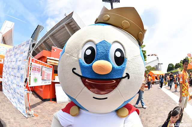 お茶目なＪリーグキング！スタジアムに足を運べて嬉しいのかな？【明治安田Ｊ１ 第14節 清水vs湘南】