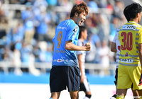 後半ATに戸島 章（横浜FC）が鮮やかなループシュートを決め、試合を決定付ける追加点を獲得！【明治安田Ｊ２ 第14節 横浜FCvs熊本】