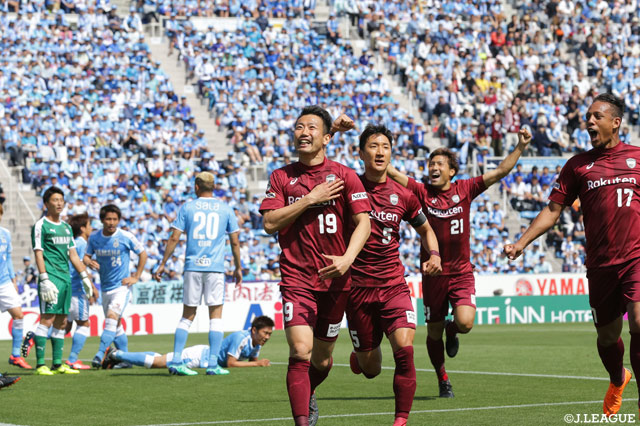 ゴール前の混戦から渡邉 千真（#19）が押し込み、神戸が先制点を奪う【明治安田Ｊ１ 第14節 磐田vs神戸】