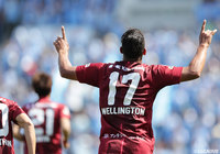 ヘディングで合わせて追加点を挙げた神戸のウェリントン【明治安田Ｊ１ 第14節 磐田vs神戸】