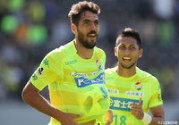 左サイドからのクロスにラリベイ（千葉）がダイビングヘッドで合わせ、ホームの千葉が先制【明治安田Ｊ２ 第14節 千葉vs新潟】