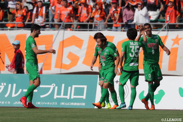 ドウグラス ヴィエイラが味方選手の折り返しを頭で流し込み、東京Ｖが点差を2点に広げる【明治安田Ｊ２ 第14節 山口vs東京Ｖ】