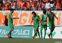 ドウグラス ヴィエイラが味方選手の折り返しを頭で流し込み、東京Ｖが点差を2点に広げる【明治安田Ｊ２ 第14節 山口vs東京Ｖ】