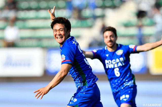 クリアボールに反応した小西 雄大（徳島）が難しい体勢からのボレーシュートを沈め徳島が先制！【明治安田Ｊ２ 第14節 徳島vs京都】