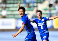 クリアボールに反応した小西 雄大（徳島）が難しい体勢からのボレーシュートを沈め徳島が先制！【明治安田Ｊ２ 第14節 徳島vs京都】