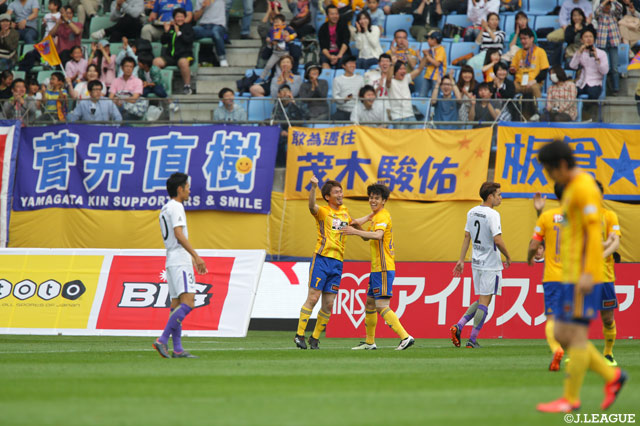 ペナルティエリアから左足を振り抜き、先制ゴールを突き刺した奥埜 博亮（仙台/#7）【明治安田Ｊ１ 第14節 仙台vs広島】