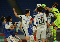 怪我明けの東口 順昭（Ｇ大阪）が果敢な飛び出しをみせる【明治安田Ｊ１ 第14節 横浜FMvsＧ大阪】